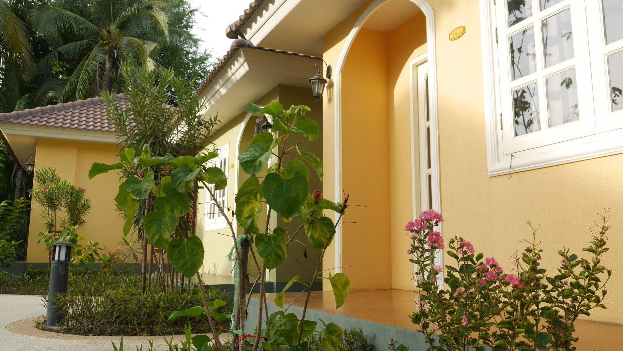 Wangpla Villa Resort Nakhon Sawan Exterior photo